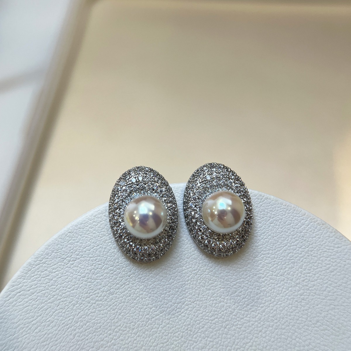 Female Luxury High-End Silver Needle Pearl Full Diamond Oval Earrings