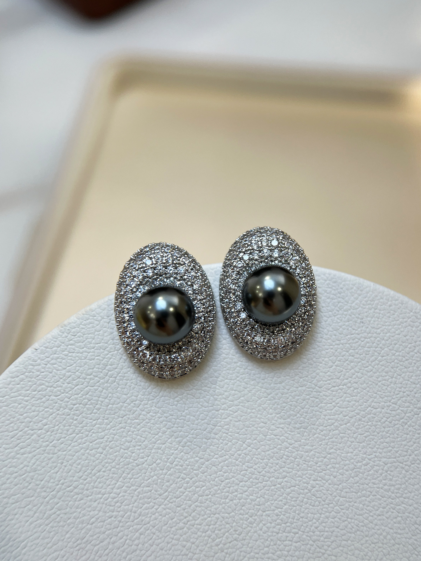 Female Luxury High-End Silver Needle Pearl Full Diamond Oval Earrings