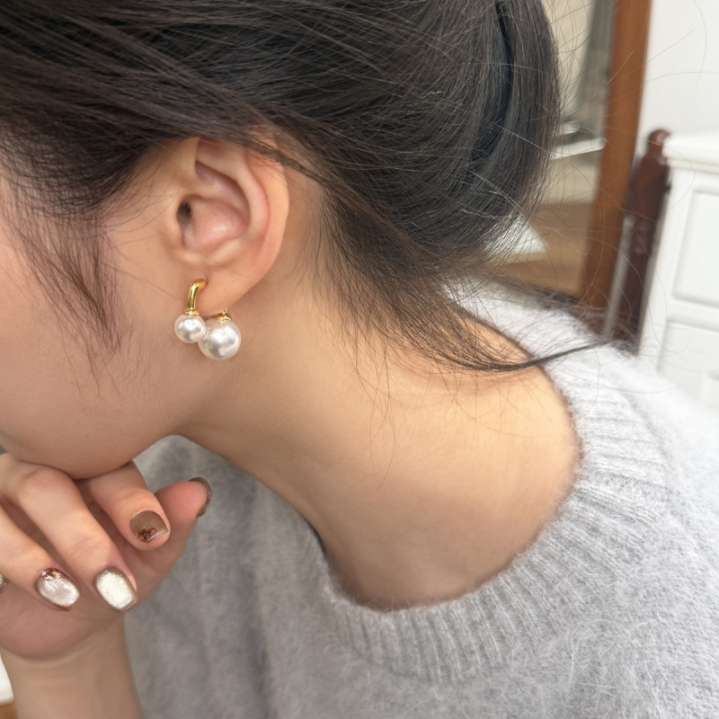 Double bead earrings for women with personalized design, wearing two earrings at the front and back