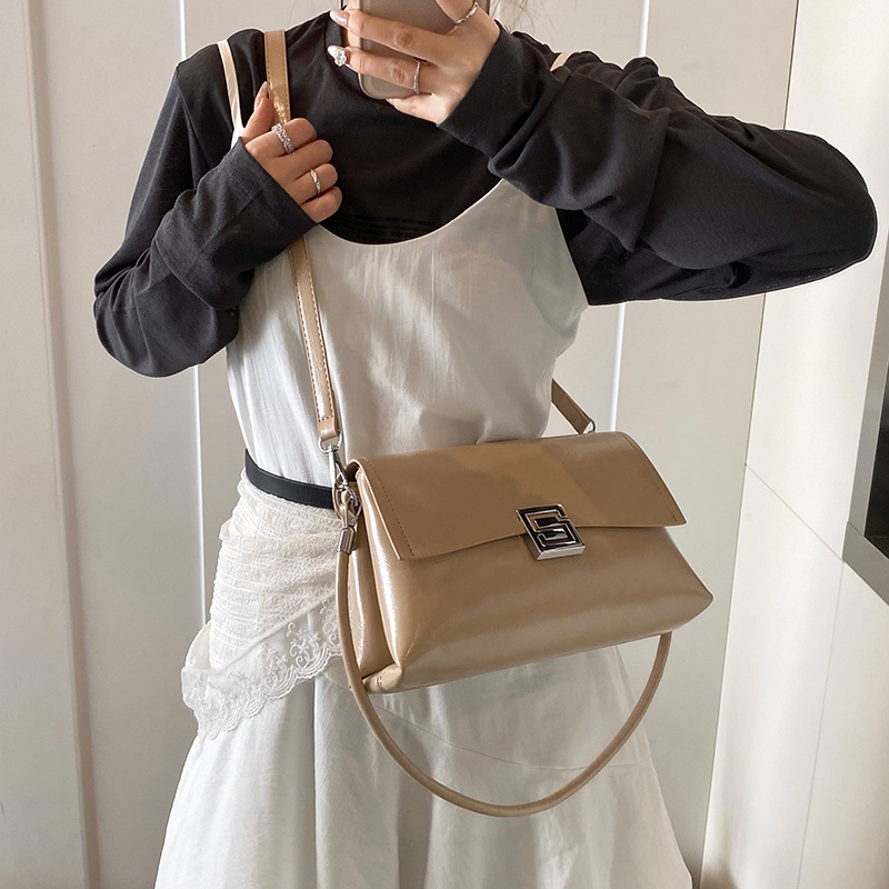 2026 New Underarm Bag Women's Retro Leisure Crossbody Bag Light Luxury Oil Wax Leather Small Square Bag