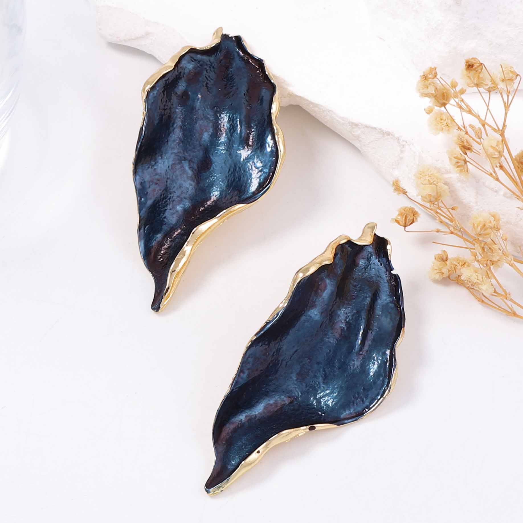 European and American Hot Selling Light Luxury Simple Fashion Irregular Pleated Alloy Drip Oil Leaf Earrings Versatile Women